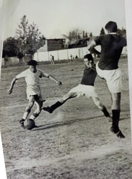 תמונה מאלבום של דב מאירמן, משחק לא ידוע משנות הארבעים