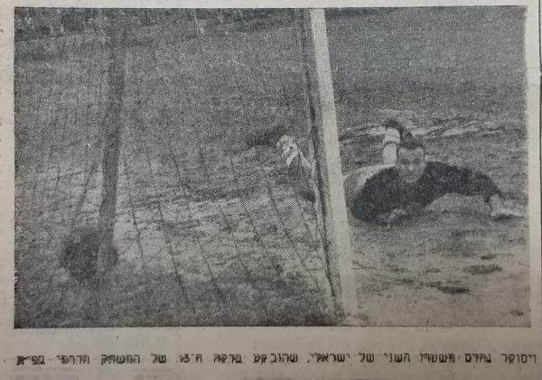 יעקב ויסוקר מיואש לאחר שערו השני של שמואל ישראלי בפתיחת המשחק. הפועל פ"ת השלימה קאמבק בהמשך