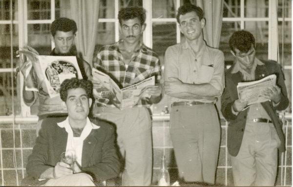 שחקני הפועל פ"ת, סביבות 1957. מימין - אמנון מזרחי, אריה רדלר, שלמה נהרי, זכריה רצאבי, יהודה רביוב