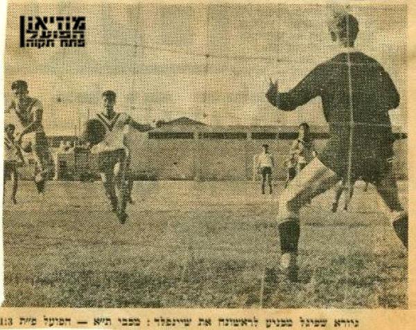 גיורא שפיגל מכניע את מיקי שינפלד וקובע 0:1