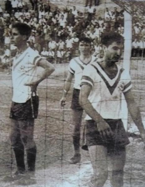 מימין: שלום בלבול, יצחק דרוקר ושלום פטרבורג, מאוכזבים אחרי אחד השערים שספגה הפועל פ"ת במכתש.