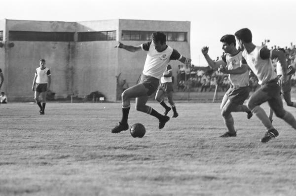 נחום סטלמך עם הכדור. צילום: אריה קנפר