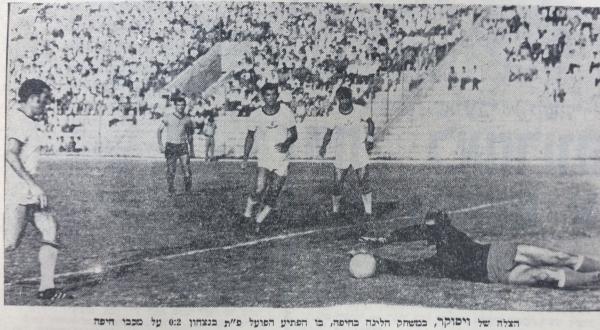 איציק ויסוקר קולט כדור בקרית אליעזר