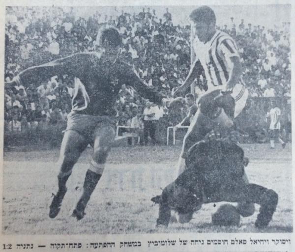 יחיאל סאלם ואיציק ויסוקר בולמים את אליעזר שלומוביץ'