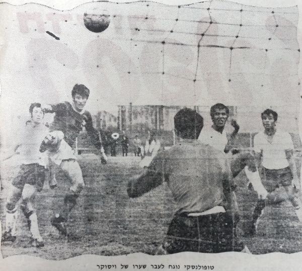 שרגא טופולנסקי נוגח לעבר איציק ויסוקר