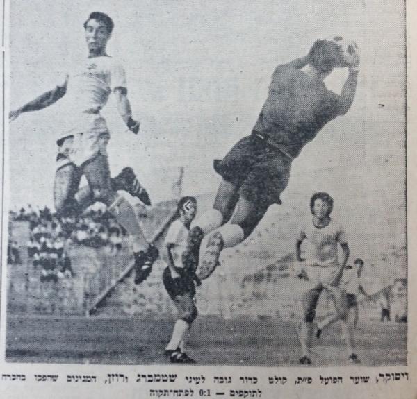 איציק ויסוקר קולט כדור לעיני שטמברג ורוזן