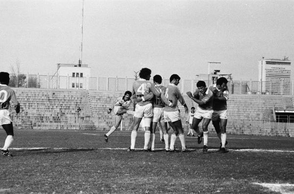 חומת הפועל פתח תקוה מול בעיטה חופשית. צילום: אריה קנפר