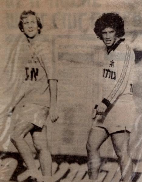 עמוס ברטר לצידו של בארי סילקמן