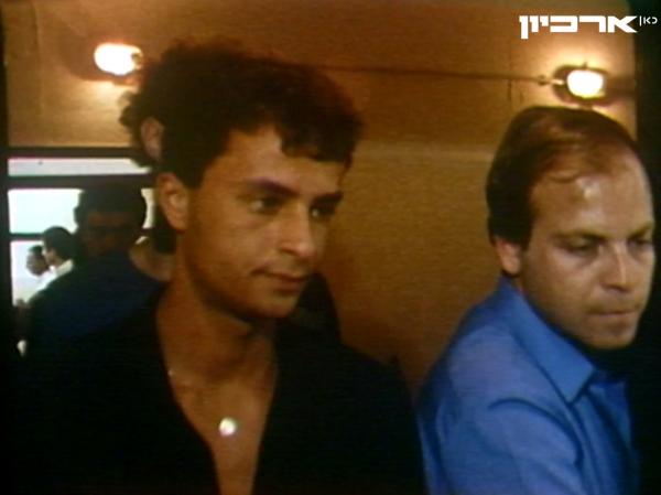 ארז רצאבי (משמאל) לקראת דרבי בעונת 1984/85 (1:2 להפועל פ"ת)