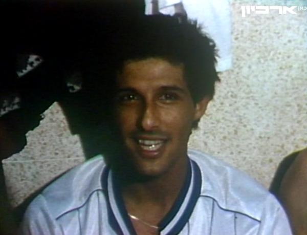רונן הילל בסיום דרבי בעונת 1984/85 (1:2 להפועל פ"ת)
