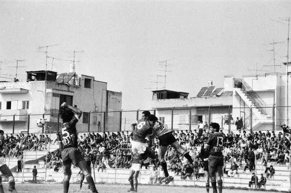 1984/85 - טוטו - מחזור 5 - שמשון תל-אביב (0:2) - אורן בן-יוסף (מספר 6). צילום: אריה קנפר