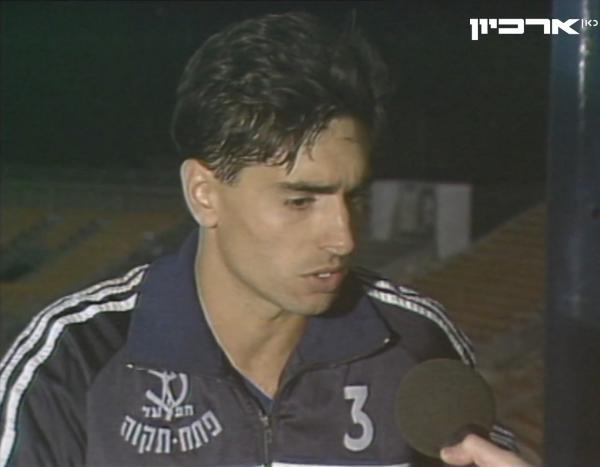 1990/91 - מחזור 6 - מכבי חיפה (2:1) - קרלוס אולראן מתראיין לאחר שהורחק בקרית אליעזר, מתוך ארכיון כאן 11