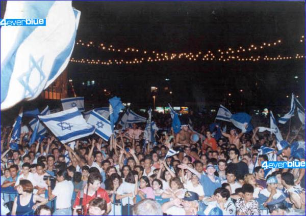 חגיגות הזכייה בגביע מול העירייה (מתוך 4EverBlue).
