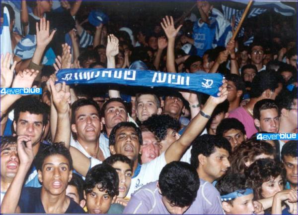 עוד תמונה מחגיגות הזכייה בגביע מול העירייה (מתוך 4EverBlue).