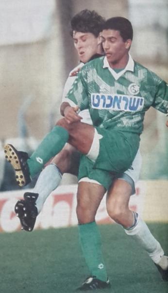1994/95 - מחזור 23 - מכבי חיפה (2:1) - אלכסנדר סולוב מאחורי חיים רביבו