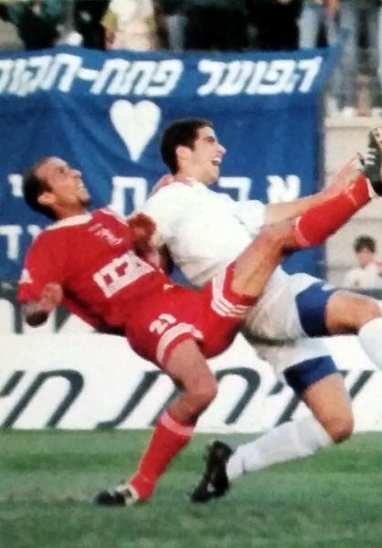1997/98 - מחזור 12 - הפועל אשקלון (0:2) - גיא שמיר נהנה