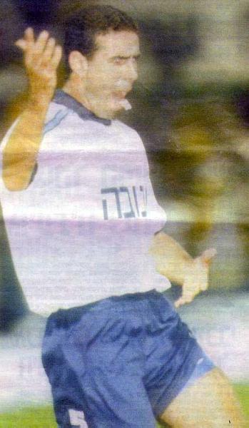 וואליד באדיר עם רעל בעיניים אחרי שער השיוויון המצוין שלו.