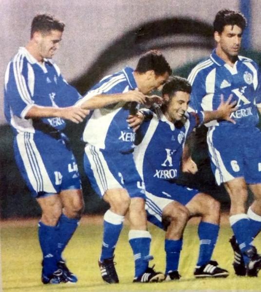 2001/02 - מחזור 10 - מכבי נתניה (1:6) - חוגגים את השער של מוטי קקון (1:3). מימין - קובי נכטיילר, מוטי קקון, ניב טל ועמי אזולאי.