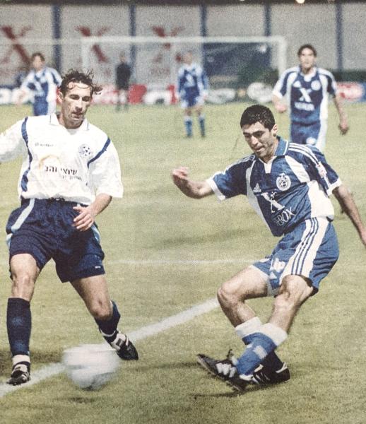 2001/02 - מחזור 15 - מכבי פתח-תקוה (1:0) - עבד רבאח ודראגן טאדיץ' במאבק על הכדור