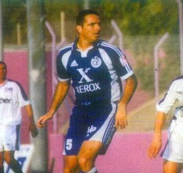 2001/02 - גביע - סיבוב ח' - הכח רמת-גן (0:2) - רן בן-שמעון מחפש את עצמו באיצטדיון וינטר.