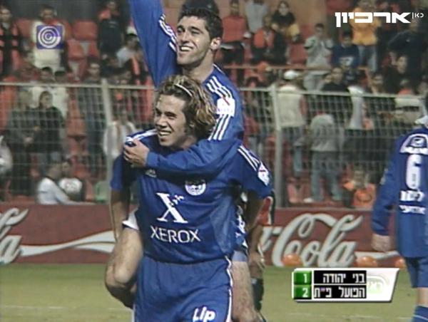 2002/03 - מחזור 11 - בני יהודה (1:2) - עבד רבאח רוכב על יוסי רוזן