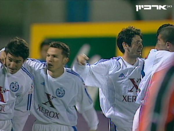 2002/03 - מחזור 22 - בני יהודה (0:1) - שחקני הפועל פ"ת חוגגים את שער הניצחון. אדמיר חסנצ'יץ' מימין, ברק בכר לידו