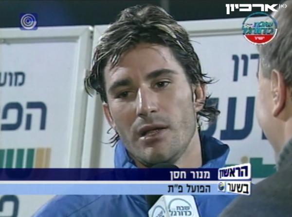 מנור חסן מתראיין בסיום המשחק בו כבש צמד וסידר להפועל פ"ת נקודה בתשעה שחקנים