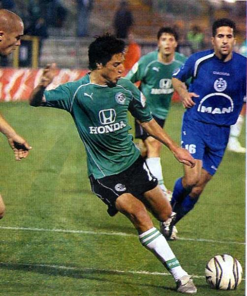 2005/06 - גביע - סיבוב ט' - מכבי חיפה (1:0) - ארז אליאב (מימין) ואורי אוזן (מציץ משמאל) עוקבים בעניין אחרי עידן טל.