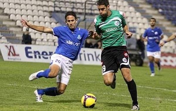 2009/10 - מחזור 13 - מכבי חיפה (4:0) - אסי בוזגלו מנסה לבלום את שלומי ארבייטמן