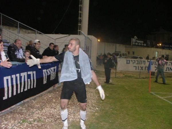 2009/10 - מחזור 19 - בית"ר ירושלים (0:0) - יוסי שקל עוזב את האיצטדיון בדרך לספא הסמוך