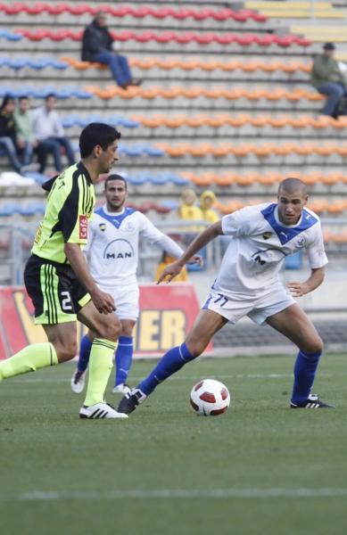 2010/11 - מחזור 32 - בית"ר ירושלים (3:0) - עידו אקסברד מול כריסטיאן גונזאלס. צילום - מגד גוזני, וואלה