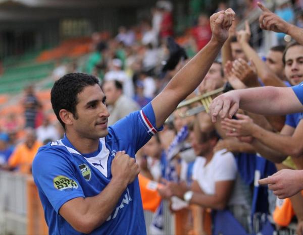 2010/11 - מבחן - משחק שני - הפועל כפר-סבא (0:1) - גל כהן מודה לקהל (צילום: אורן אהרוני, ynet)