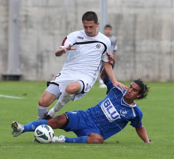 2012/13 - מחזור 13 - הכח רמת-גן (1:2) - שחר בלילטי יורד לגליץ' (צילום: אורן אהרוני, ynet)