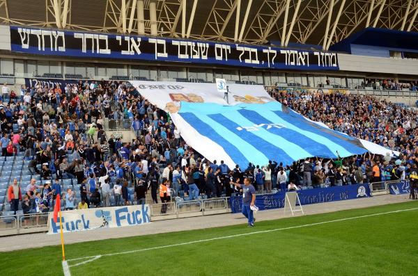 תצוגת בחירות ביציע אוהדי הפועל פ"ת