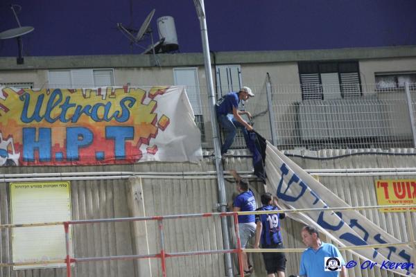 הכנות ביציע לקראת פתיחת העונה