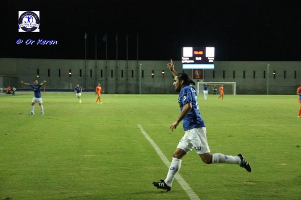2013/14 - מחזור 6 - הפועל ראשון-לציון (2:0) - ליאור אסולין חוגג שער שבישל, רגע לפני שנפסל בטענת נבדל מופרכת