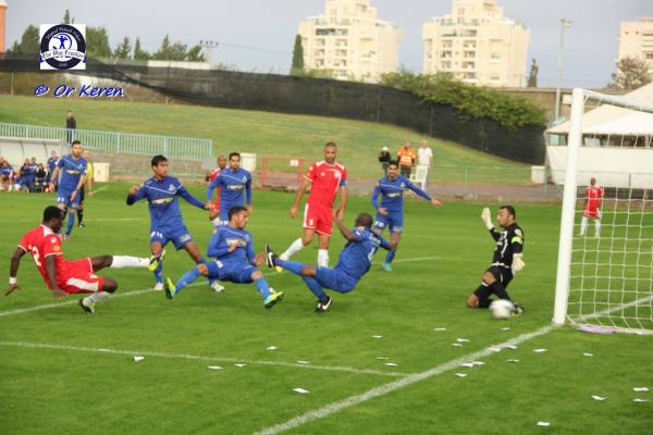 הפועל פ"ת סופגת את השער הראשון במשחק