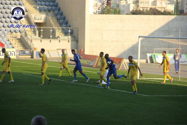 אימורו לוקמן ממהר לחדש את המשחק לאחר שער השיוויון שכבש