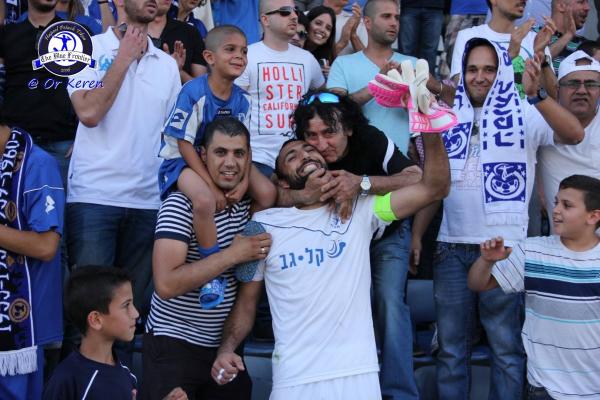 אבי איבגי זוכה לחיבוק חם מהקהל