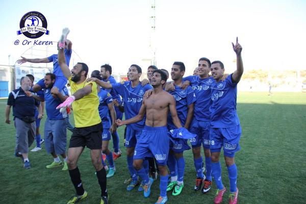 2013/14 - מחזור 35 - מכבי אחי נצרת (1:2) - שחקני הפועל חוגגים בסיום