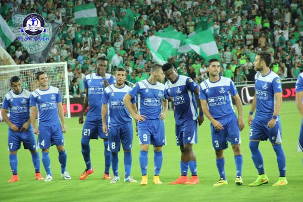 2014/15 - מחזור 3 - מכבי חיפה (3:1) - שחקני הפועל לקראת פתיחת המשחק. מימין: אורי פסו, עמירן שקלים, צ'ימזי אמבה, עומרי אלטמן, גיא דיין, מייקל טוקורה, מירקו אורמוש, קובי מוסא.