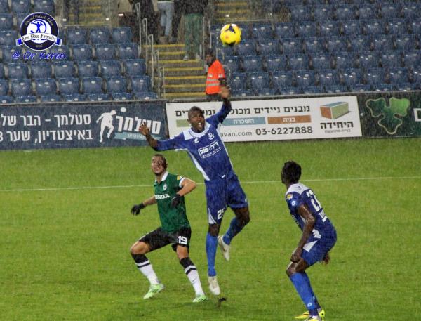 2014/15 - מחזור 16 - מכבי חיפה (2:2) - סקו קונדה מזנק לנגיחה