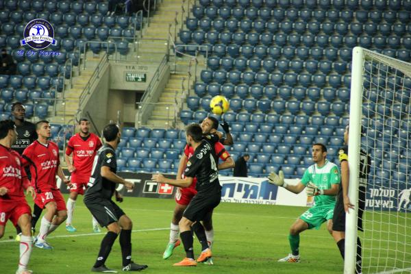 2014/15 - גביע - סיבוב ח' - בני לוד (1:2) - קרן מסוכנת של בני לוד. אוראל כהן דרוך בשער.