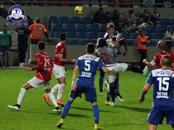 2014/15 - מחזור 19 - הפועל תל-אביב (0:0) - עודד גביש בהופעת בכורה במדי הפועל פ"ת