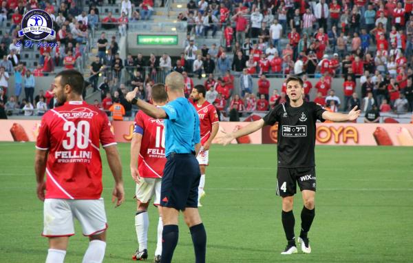 2014/15 - מחזור 29 - הפועל תל-אביב (1:2) - מירקו אורמוש בא בטענות לשופט גל לייבוביץ'