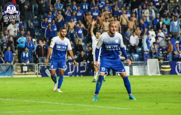 2015/16 - מחזור 10 - מכבי יבנה (4:0) - גל בראל ו-ויקי כחלון מנסים להתגונן