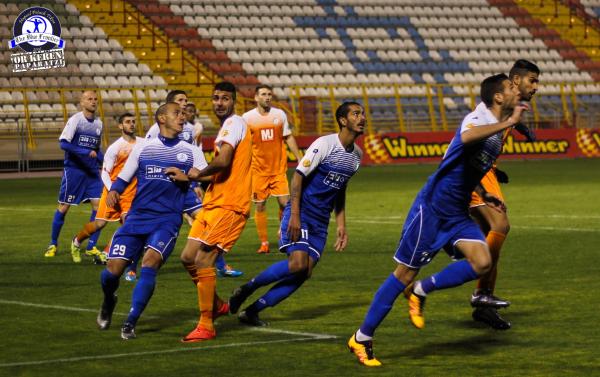 2015/16 - מחזור 22 - הפועל ראשון-לציון (0:0) - בן אז'ובל (במרכז) וגל מאיו