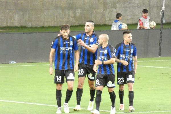 2017/18 - מחזור 7 - הפועל חדרה (2:2) - אדריאן רוצ'ט, גל קולני, ירין חסן וגל צרויה חוגגים את שער היתרון הזמני של צרויה