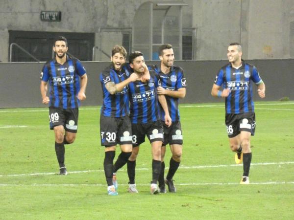 2017/18 - גביע - סיבוב ז' - מ.ס דבוריה (1:2) - שחקני הפועל פ"ת חוגגים את השער השני, שכבש עמירן שקלים. מימין - ירין חסן, שלומי חנוכה, עמירן שקלים, חיים איצרין ואור ברוך