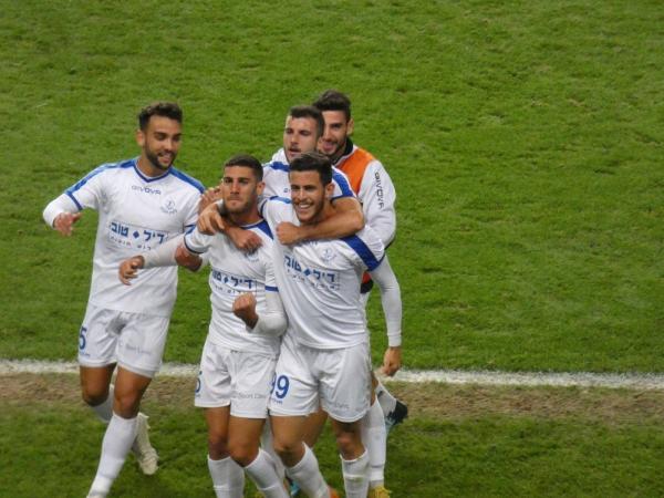 2018/19 - מחזור 16 - בני לוד (2:2) - חוגגים את שער היתרון של גל לוי. מקדימה - שי מושל, גל לוי, רם לוי. עמית מזרחי מאחוריהם.